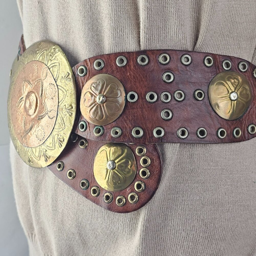 Vintage 2.5" Wide Leather Belt Copper Brass Flower Concho - Picture 7 of 9